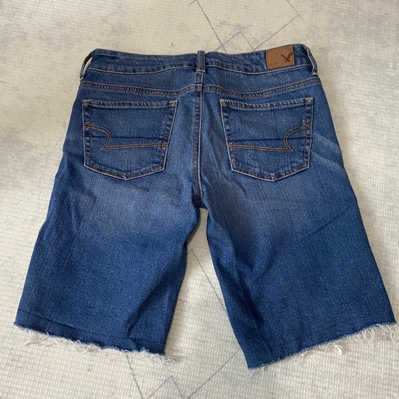American Eagle frayed hem shorts size 4 - Picture 2 of 4